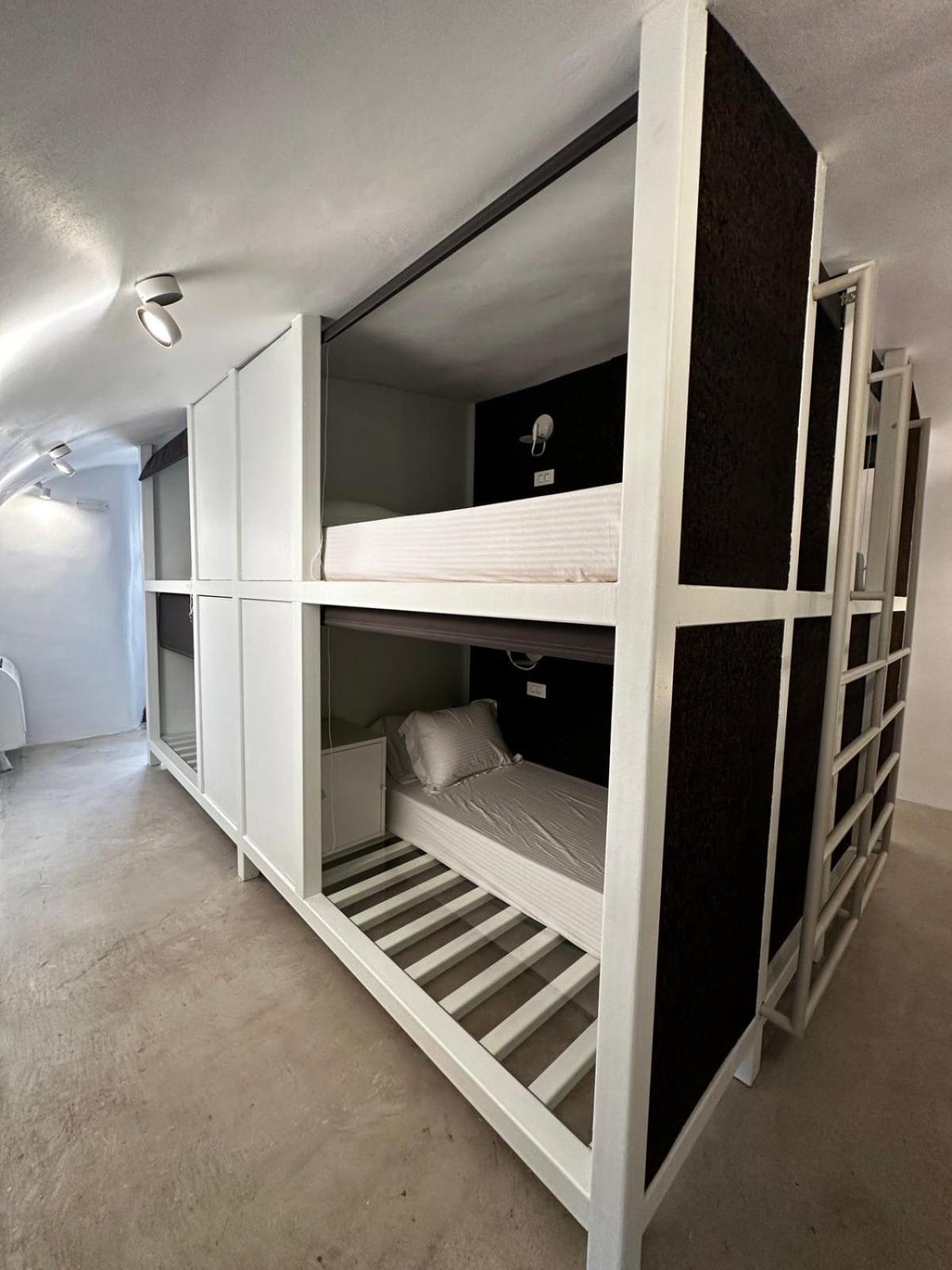 Hostel 16 Oia エクステリア 写真