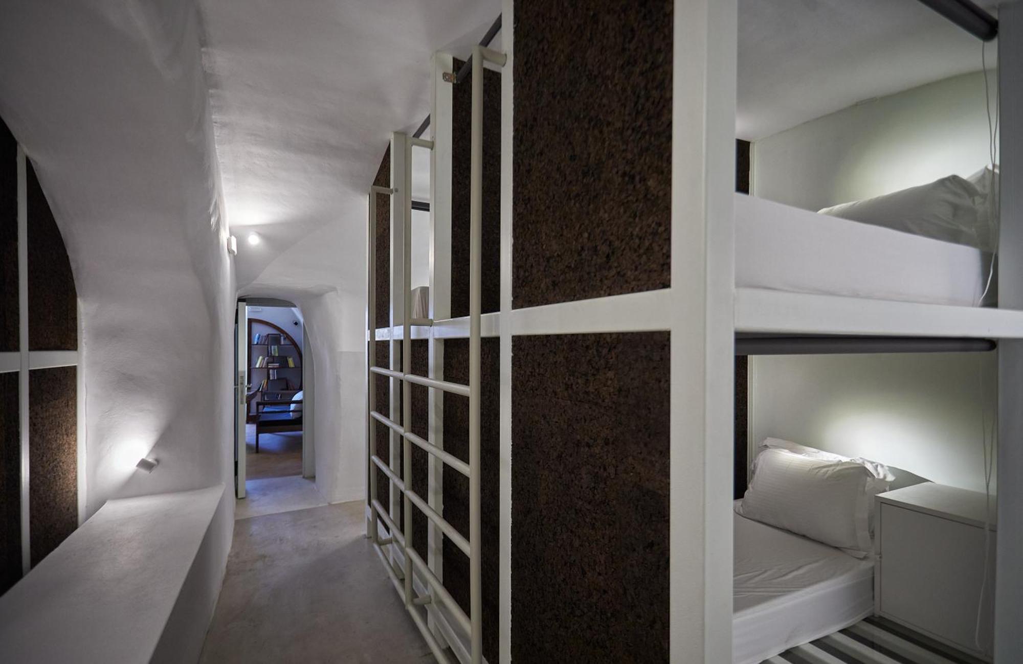 Hostel 16 Oia エクステリア 写真